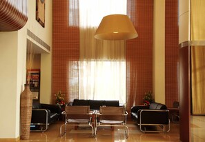 Lobby - Harrisons Hotel (Chennai)