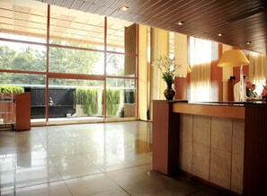 Lobby - Harrisons Hotel (Chennai)