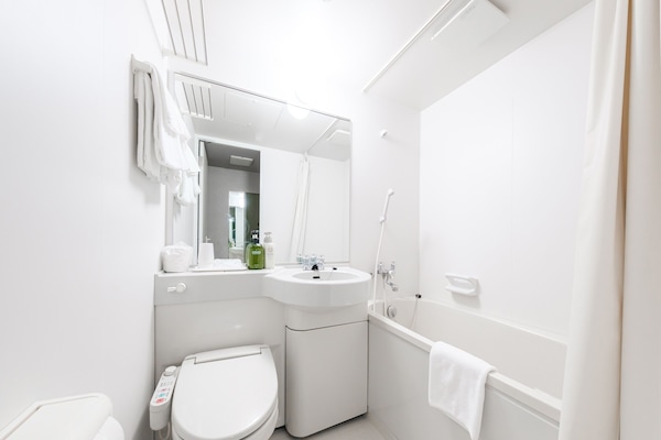 Double Room, Non Smoking | Bathroom | Combined shower/tub, free toiletries, hair dryer, slippers