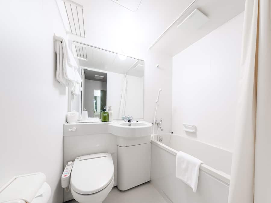Double Room, Non Smoking | Bathroom | Combined shower/bathtub, free toiletries, hair dryer, slippers