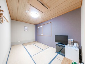Japanese Room - Triple, Smoking | In-room safe, desk, free WiFi, bed sheets - Tabist Annex Hotel Tetora Hakodate Goryokaku (Hakodate)