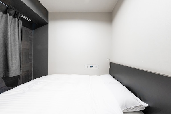 Double Room, Non Smoking | In-room safe, desk, free WiFi, bed sheets