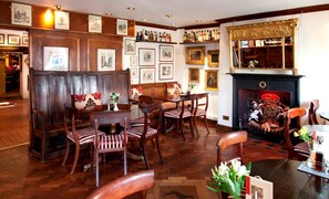 Dining - The Greyhound Coaching Inn (Lutterworth)