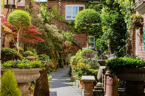 Garden - The Greyhound Coaching Inn (Lutterworth)