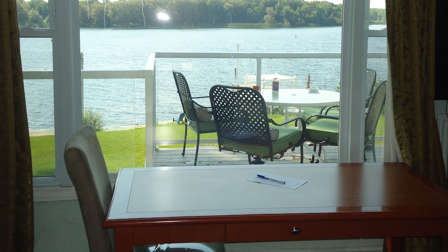 Bayside Inn & Waterfront Suites