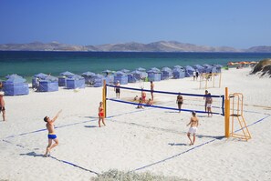 On the beach, sun loungers, beach umbrellas, beach towels - Sandy Beach (Kos)