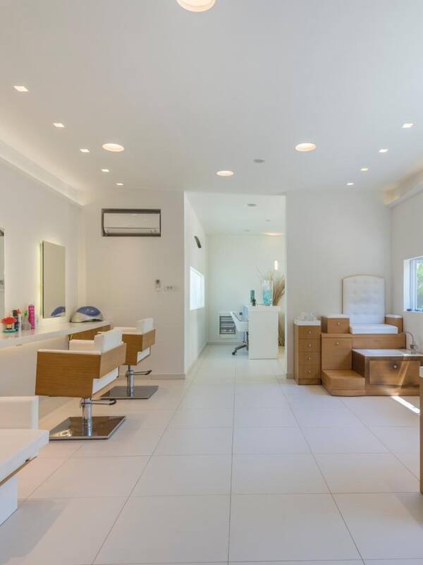 Couples treatment room(s), sauna, hot tub, steam room, body treatments