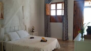 Premium bedding, desk, blackout curtains, rollaway beds