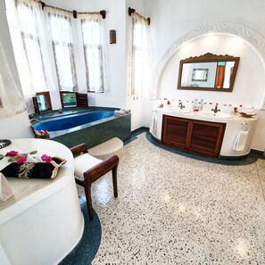 Suite with Sea View ( Villa Kidosho ) | Bagno | Vasca e doccia separate, vasca da bagno a immersione totale