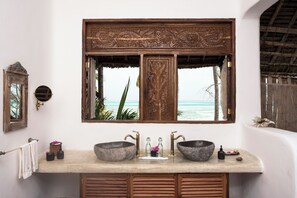 Deluxe Room with Sea View ( Asili House ) | Bagno | Vasca e doccia separate, vasca da bagno a immersione totale