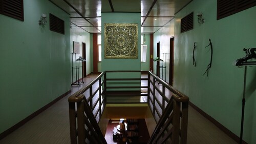 Lolo Oyong Pension House