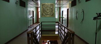 Lolo Oyong Pension House