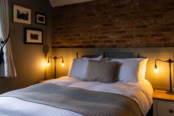 Twin Room, Ensuite | Bed sheets