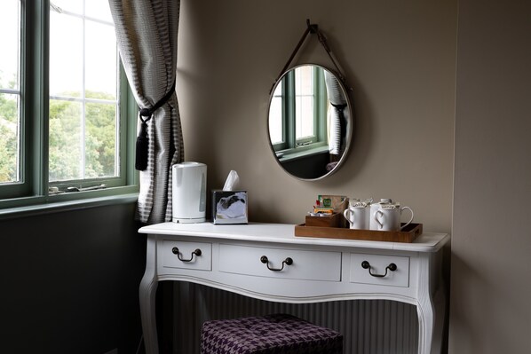 Double Room, Ensuite - The Poacher Inn (Hook)