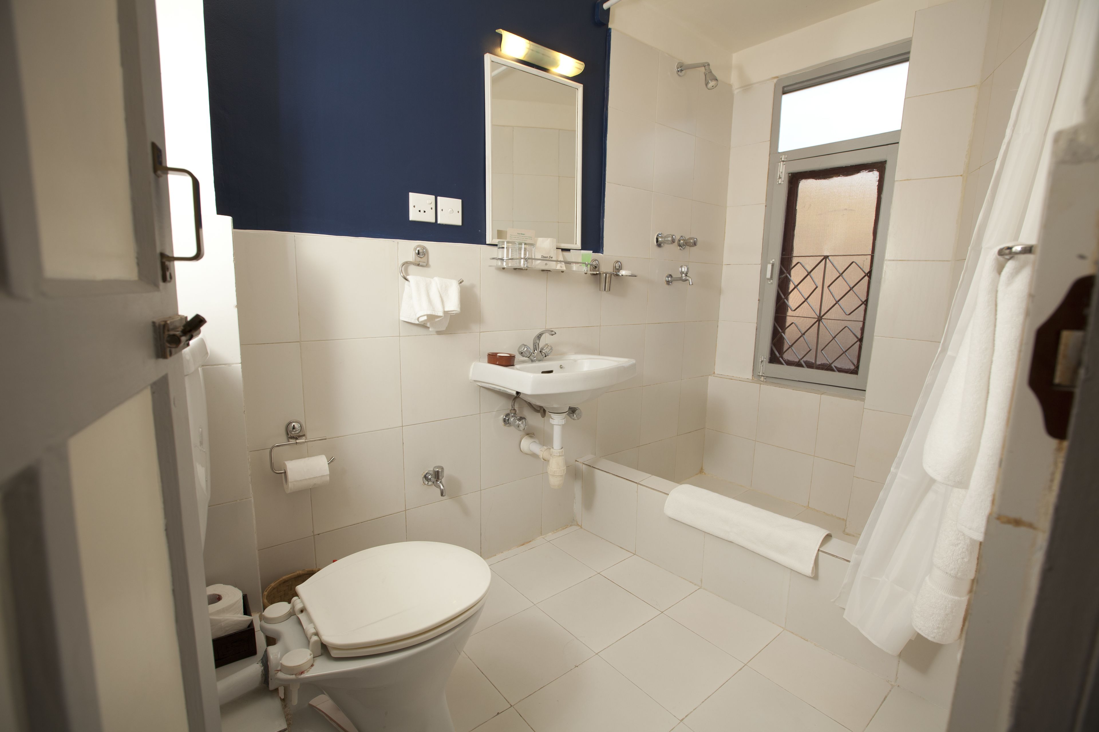 shower, rainfall showerhead, free toiletries, hair dryer