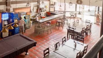 2 restaurants, international cuisine