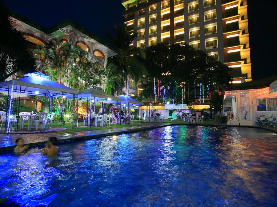 Outdoor pool, pool umbrellas, sun loungers