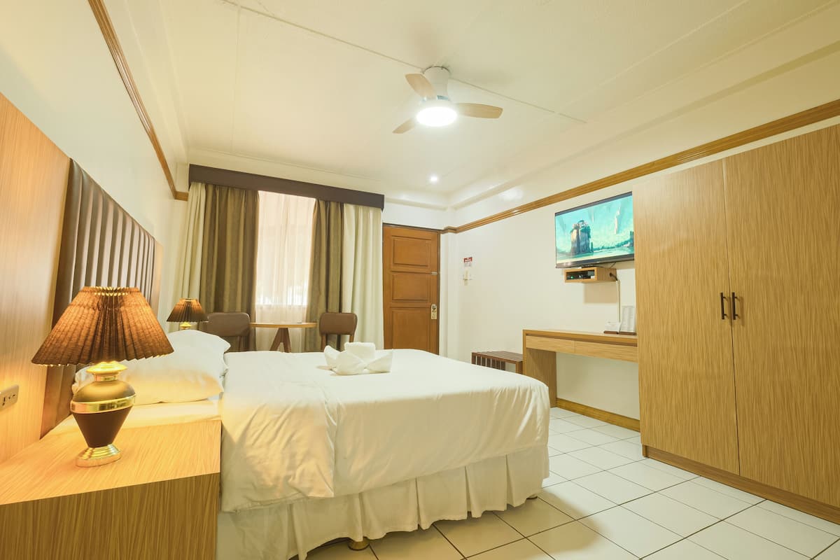 Superior Deluxe Room (Single / Couples)