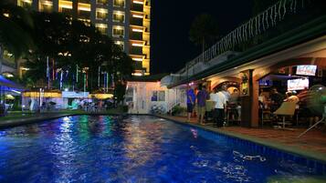 Outdoor pool, pool umbrellas, sun loungers