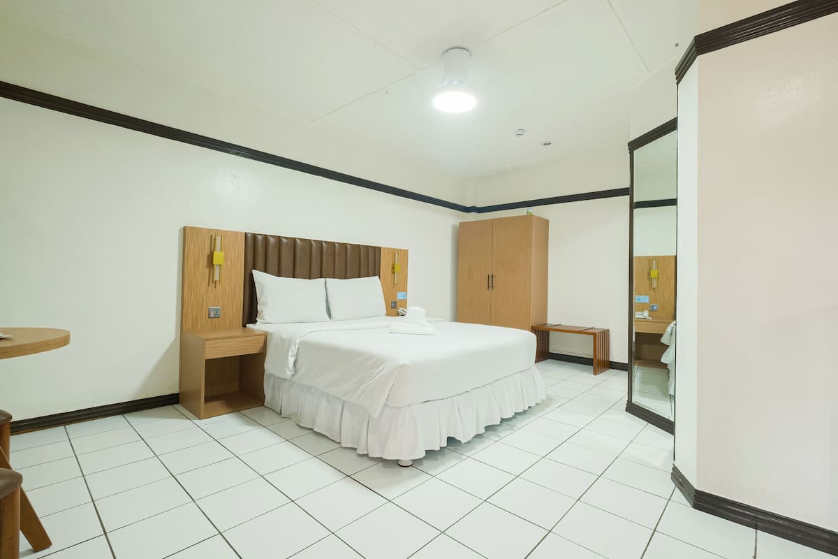 Superior Deluxe Room (Single / Couples)