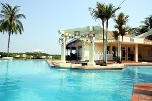 Outdoor pool, pool loungers - Riverside Serviced Apartments (Ho Chi Minh City)