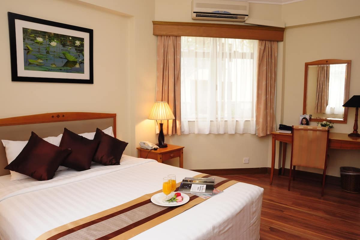 Apartment, 2 Bedrooms | 1 bedroom, in-room safe, desk, blackout drapes