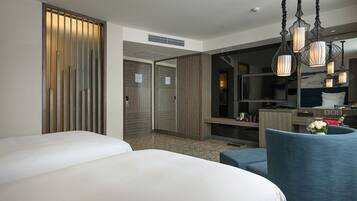 Trend Double Suite | In-room safe, desk, blackout drapes, free WiFi