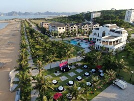 Beach nearby, free beach shuttle