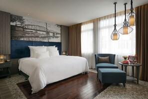 Caja fuerte, escritorio, cortinas opacas y wifi gratis