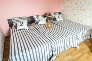 Værelse til 3 personer | Individuelt design, individuel indretning, gratis Wi-Fi