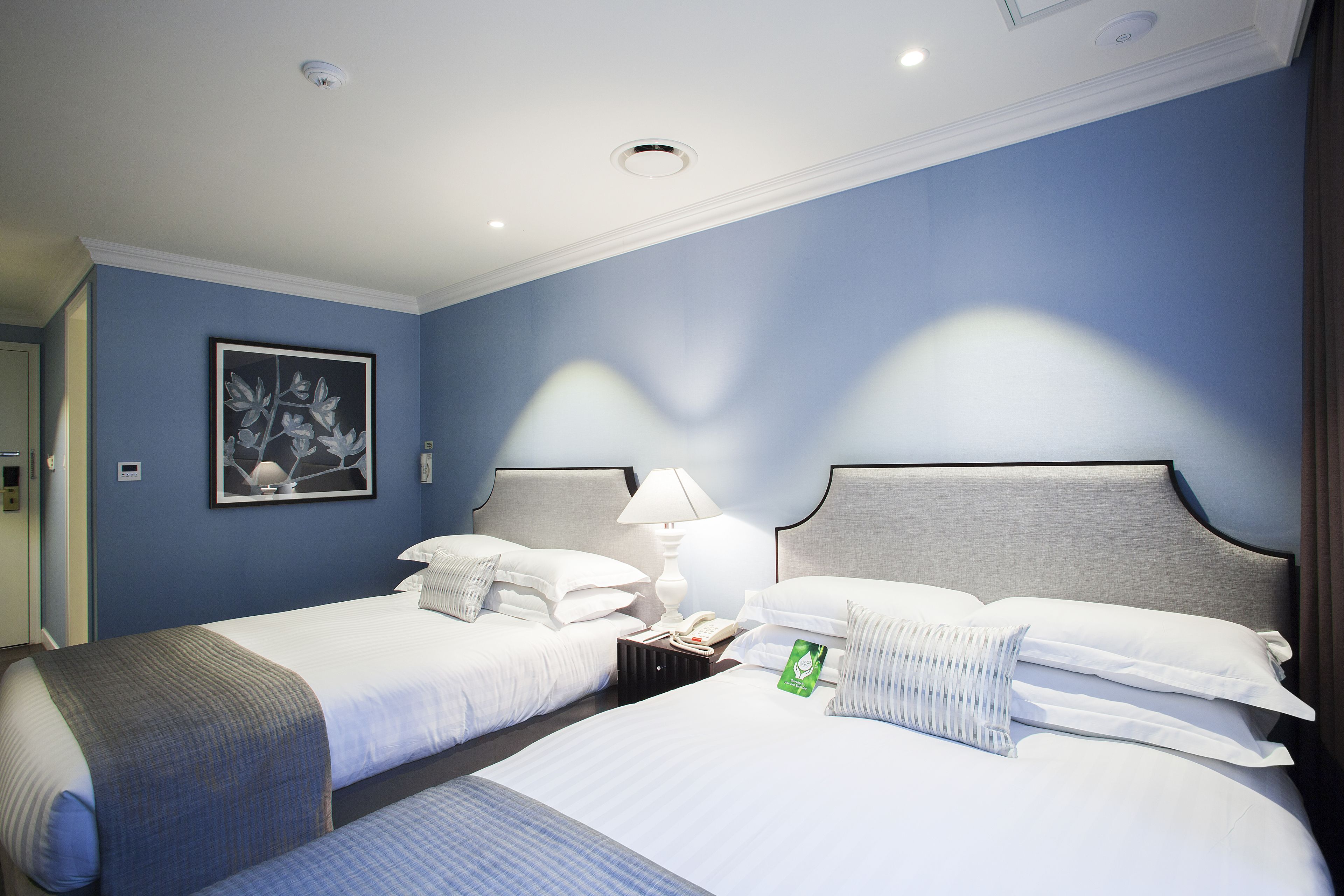 family room | 1 bedroom, in-room safe, desk, soundproofing