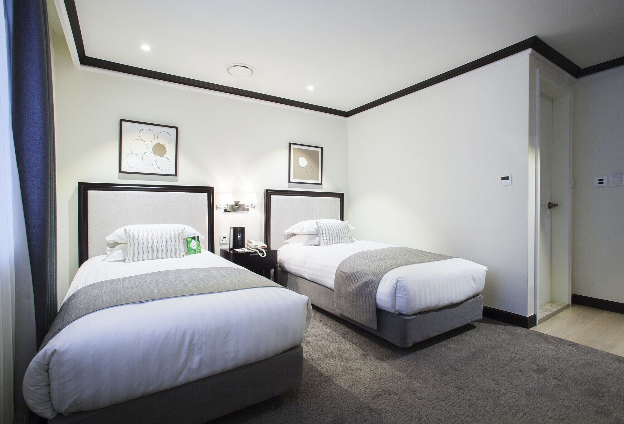 1 bedroom, in-room safe, desk, soundproofing