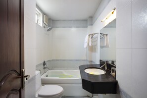 Habitación Deluxe | Caja de seguridad en la habitación, escritorio y insonorización