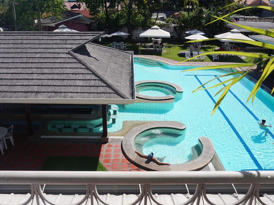 2 piscinas externas, espreguiçadeiras