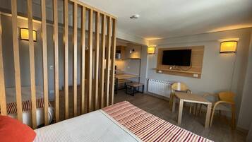 Camera Premium, vista lago | Una cassaforte in camera, tende oscuranti, insonorizzazione