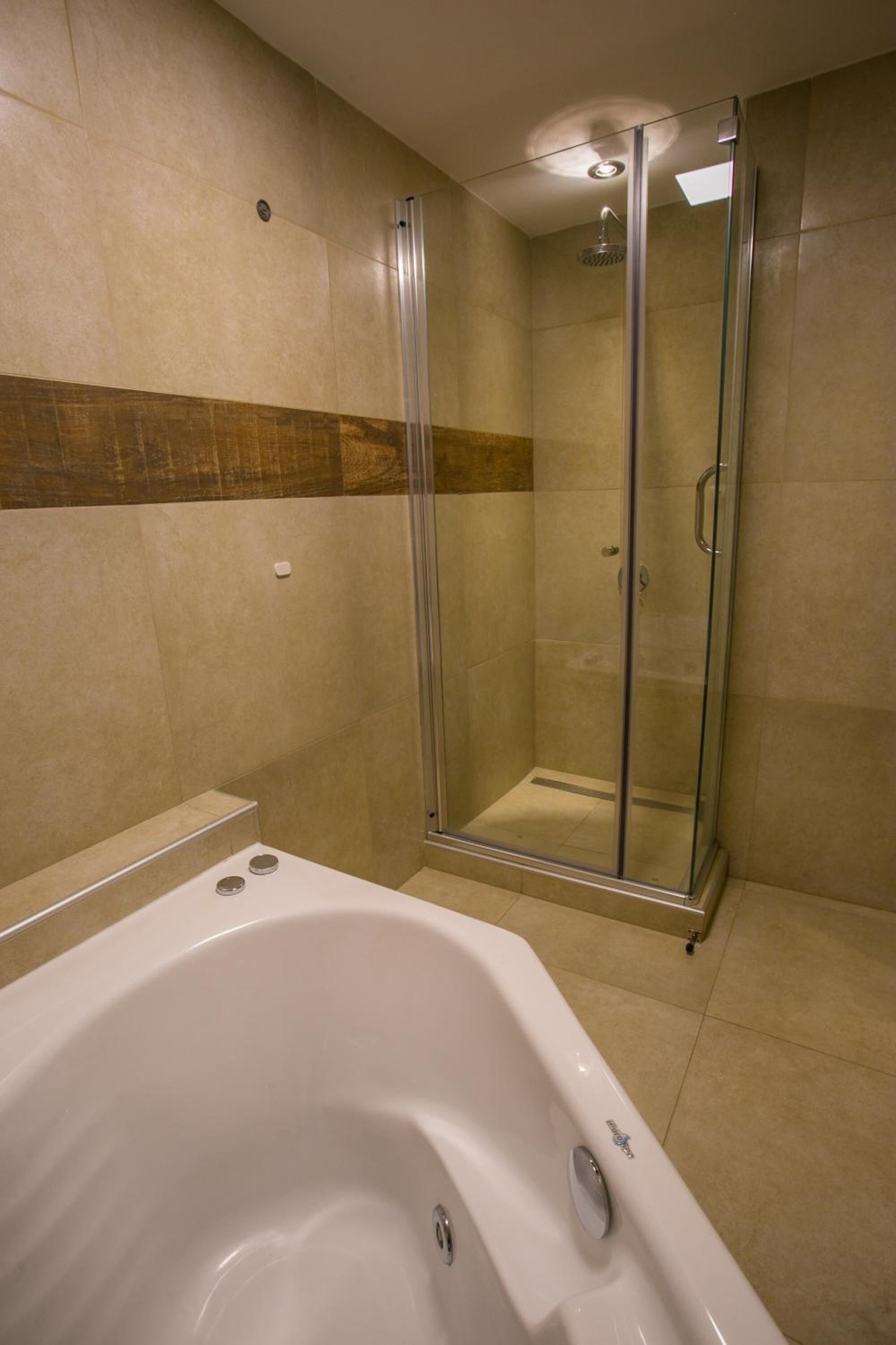 combined shower/bathtub, deep-soaking bathtub, hair dryer, bidet