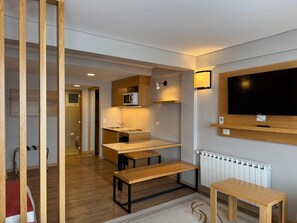 Premium Room, Lake View | In-room safe, blackout curtains, soundproofing, iron/ironing board - Hotel Ayres del Nahuel (San Carlos de Bariloche)