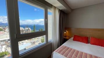 Kamar Premium, pemandangan danau | Brankas, tirai kedap cahaya, kedap suara, dan setrika/meja setrika