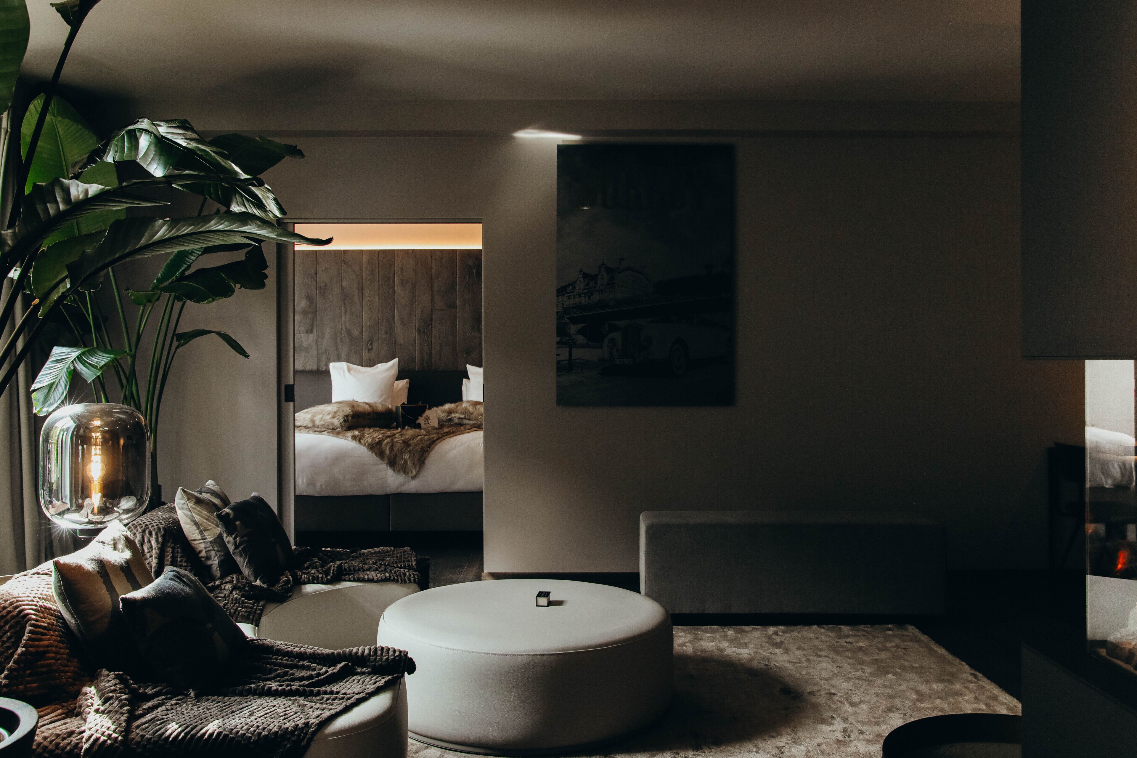 Luxe suite | Een minibar, een kluis op de kamer, een bureau, geluiddichte muren