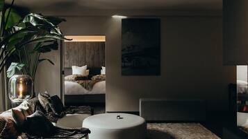 Luxe suite | Een minibar, een kluis op de kamer, een bureau, geluiddichte muren