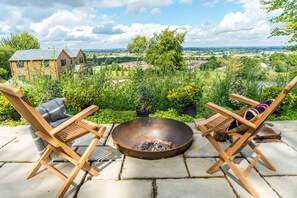 Luxury Cottage, Ensuite, Garden View (6 Bedroom House) | Exterior - The Three Daggers (Westbury)