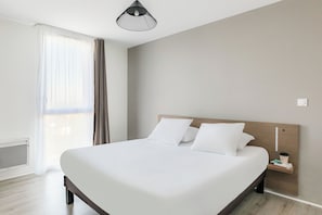 Apartament, 1 dormitori | Escriptori, cortines opaques i habitacions insonoritzades