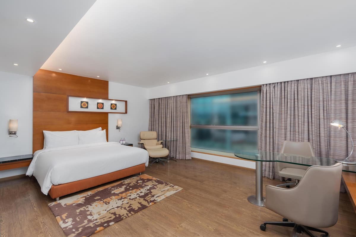 Deluxe Room | In-room safe, desk, laptop workspace, blackout curtains