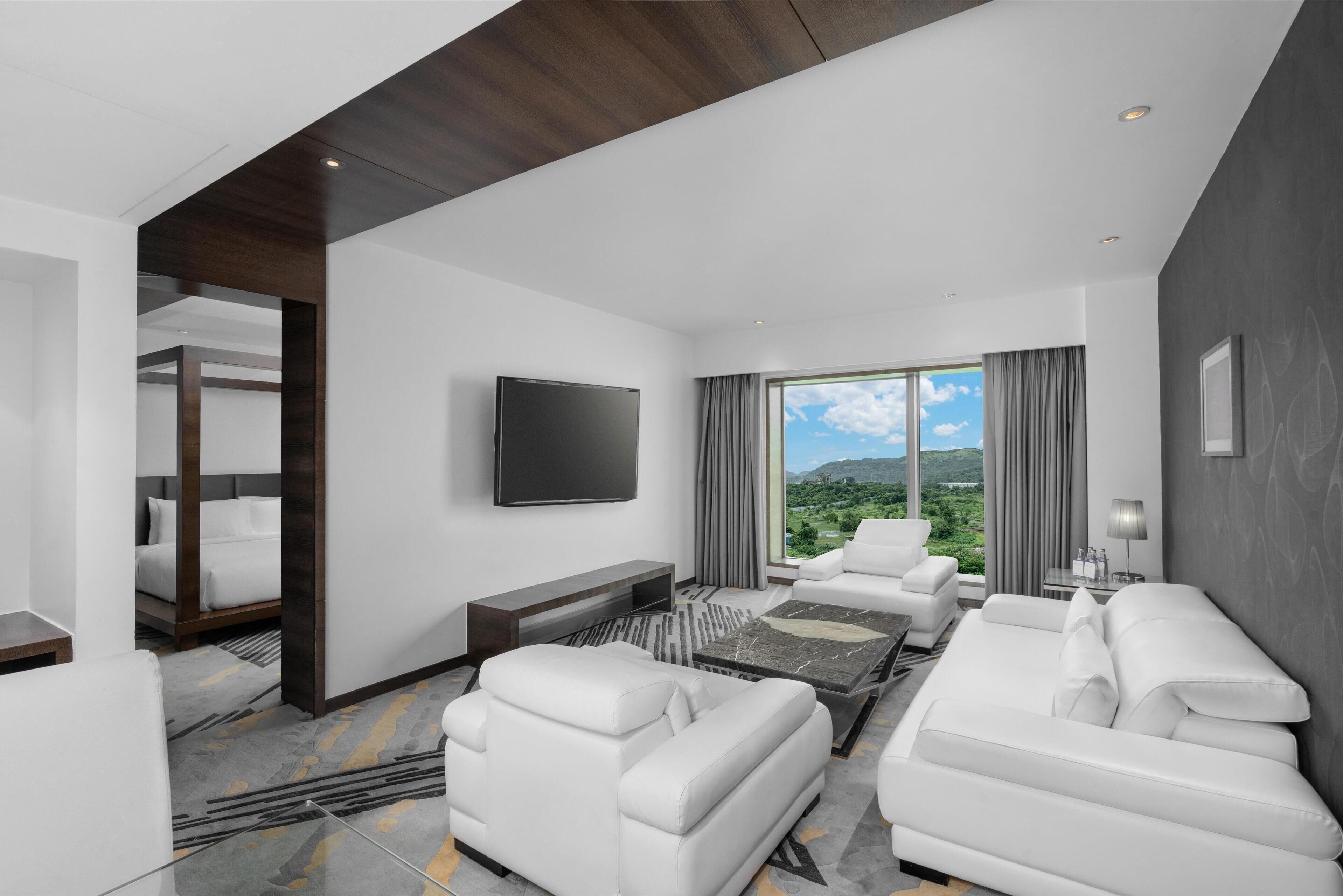 Suite | In-room safe, desk, laptop workspace, blackout curtains