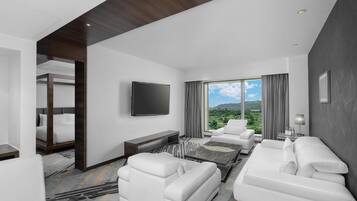 Suite | In-room safe, desk, laptop workspace, blackout curtains