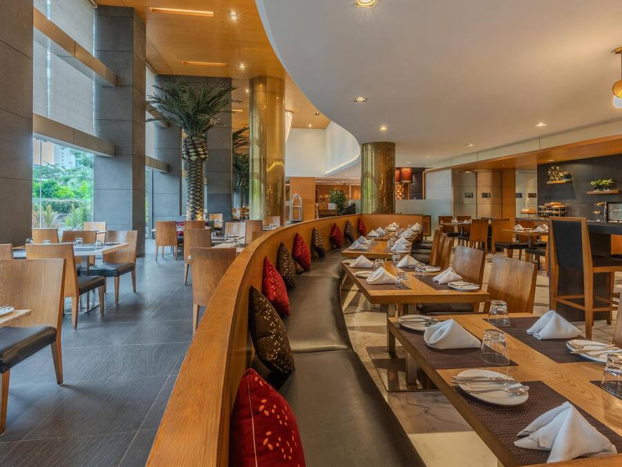 Aperto a colazione, pranzo e cena, cucina internazionale