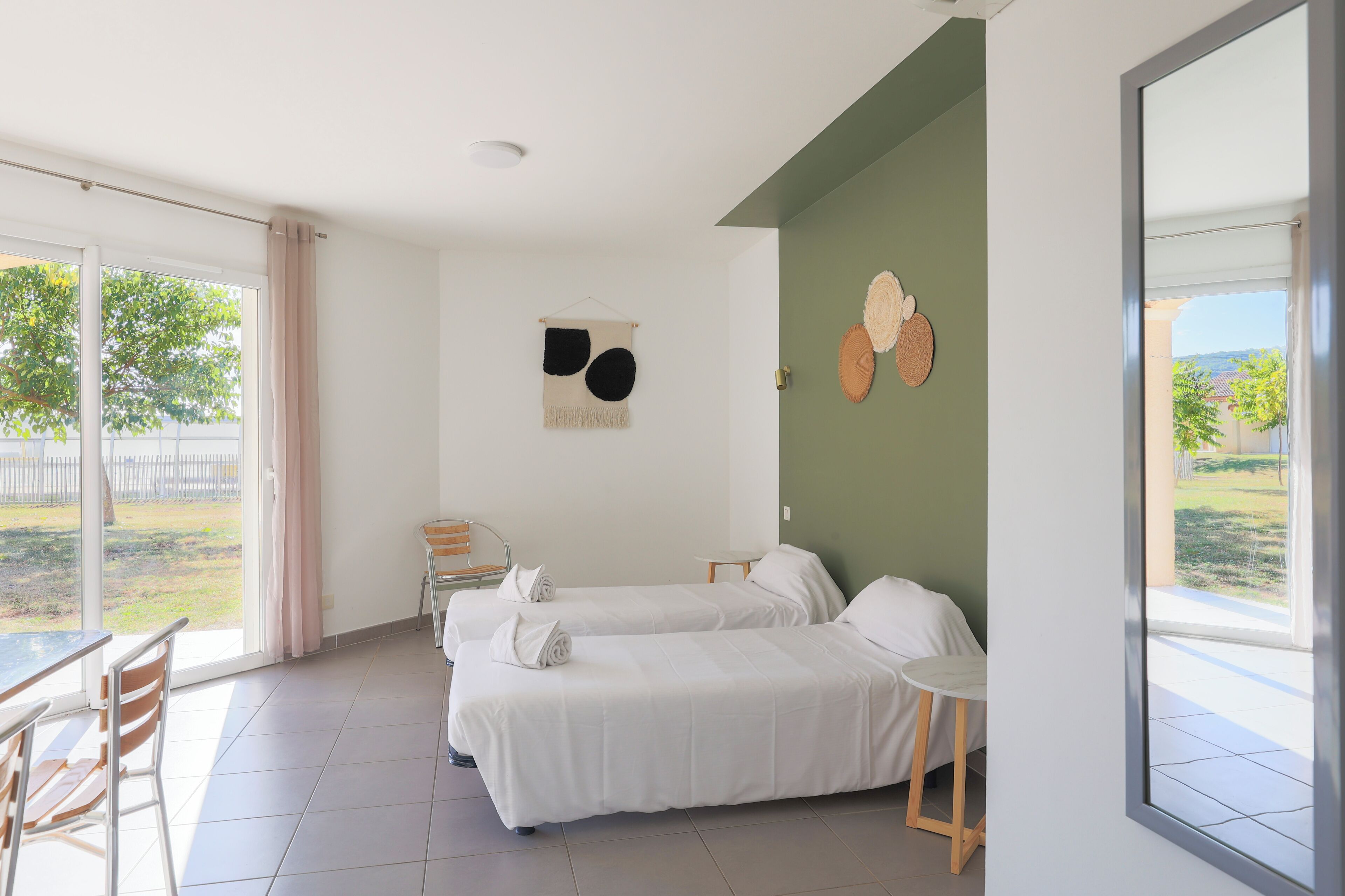 Una televisión de pantalla plana