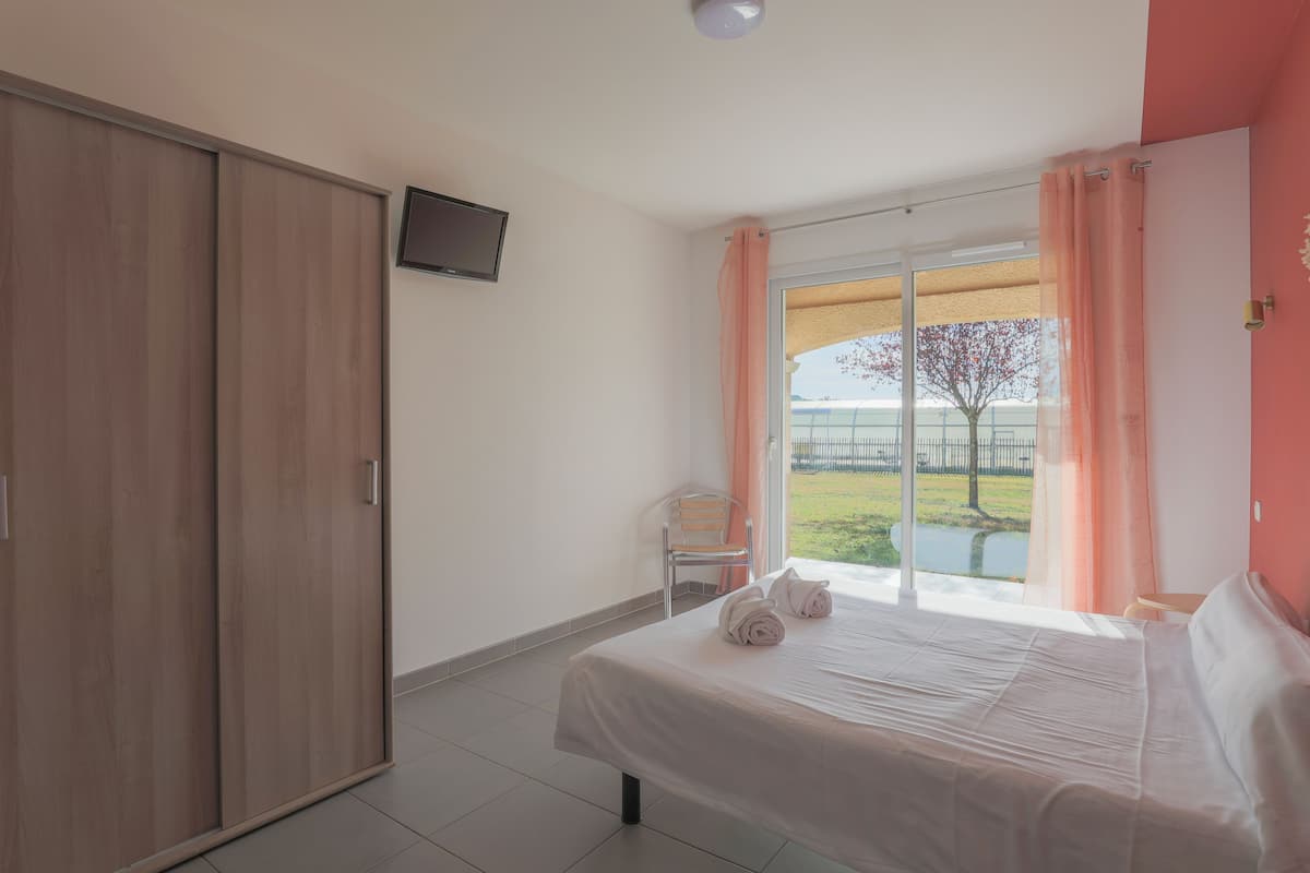 Studio, 1 Double Bed | Laptop workspace, blackout curtains, soundproofing, iron/ironing board