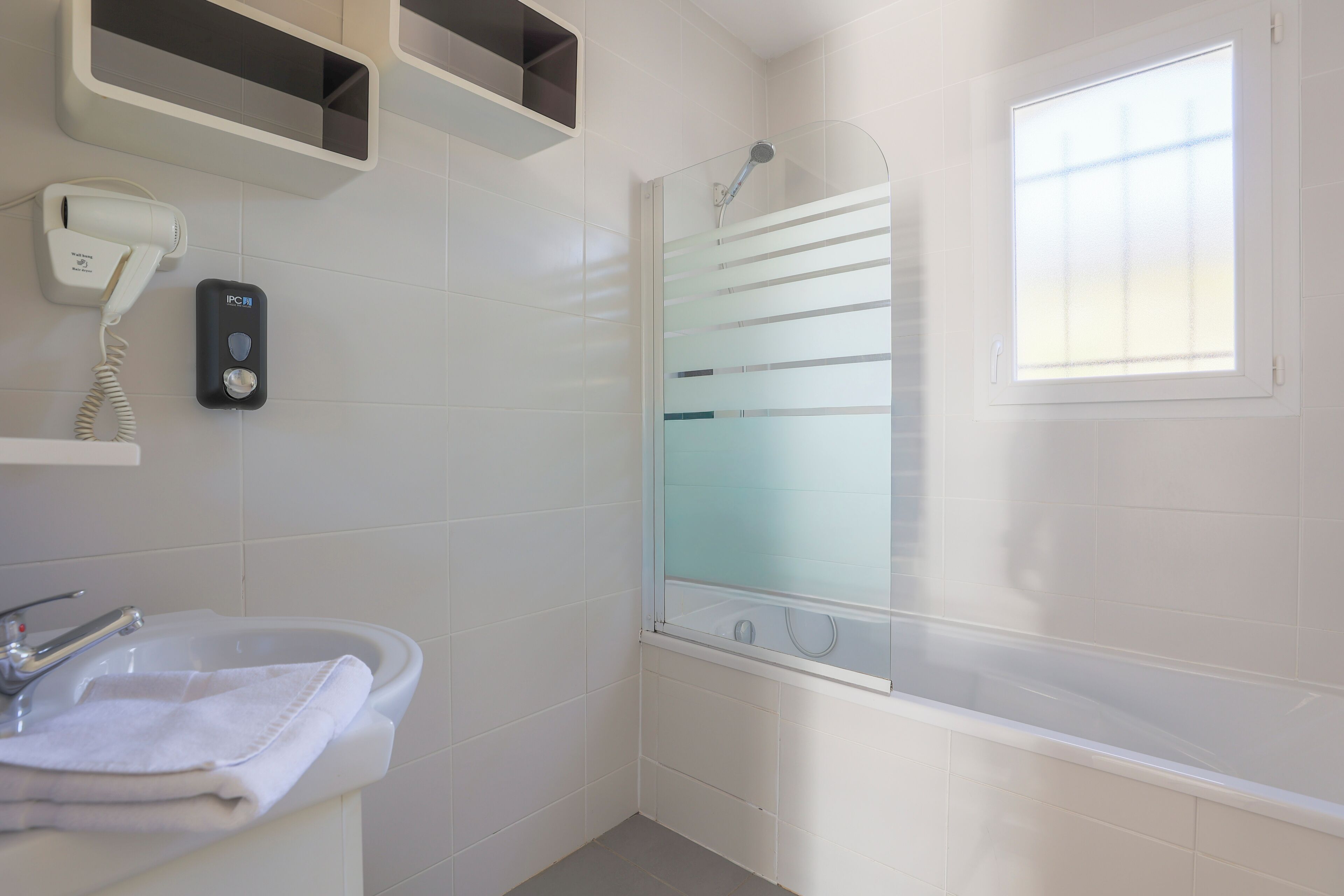 Apartment, 1 Bedroom | Bathroom | Free toiletries, hair dryer, towels