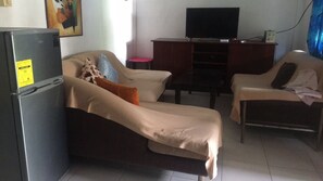 Căn hộ, 1 phòng ngủ | Khu phòng khách | TV LCD 